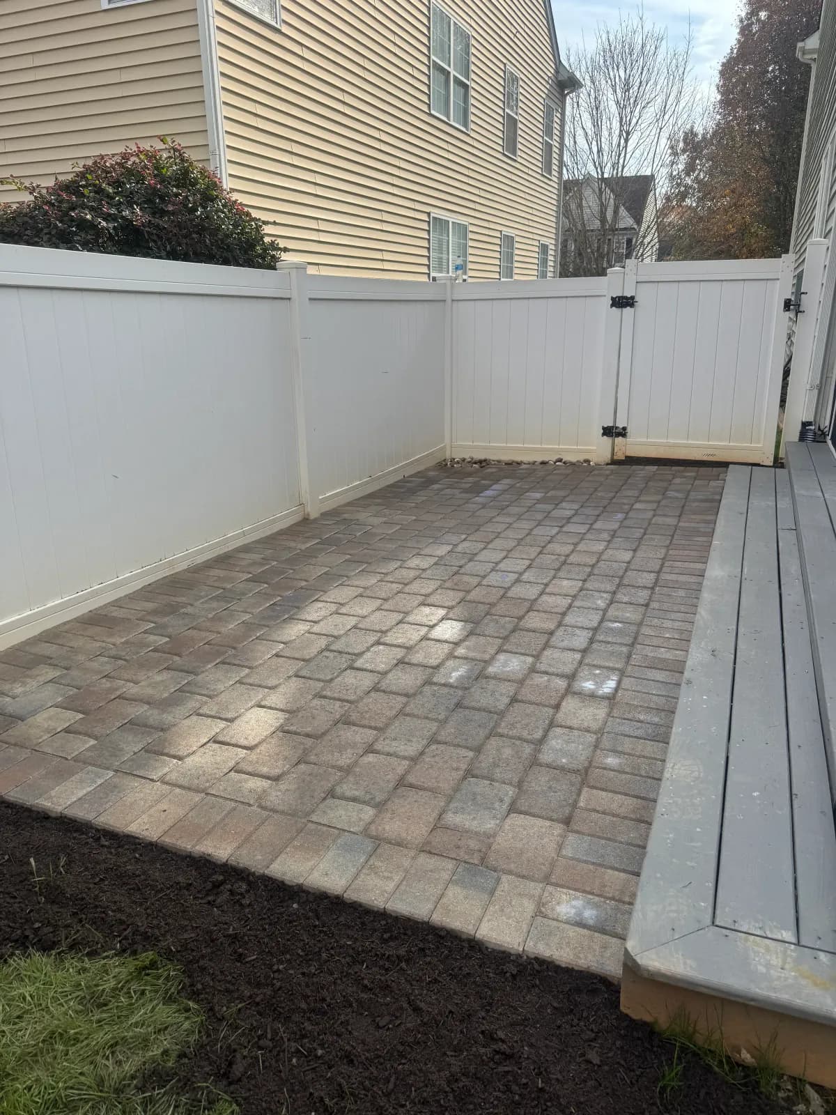 Courtyard paver patio built by Precision Hardscapes